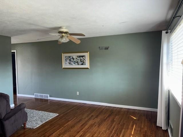 638 Carl, Salina, KS 67401