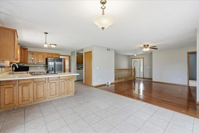 592 Abey Drive, Evansville, WI 53536