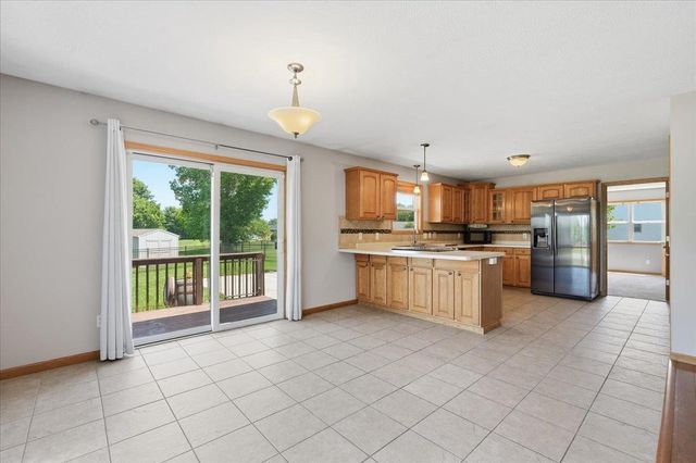 592 Abey Drive, Evansville, WI 53536