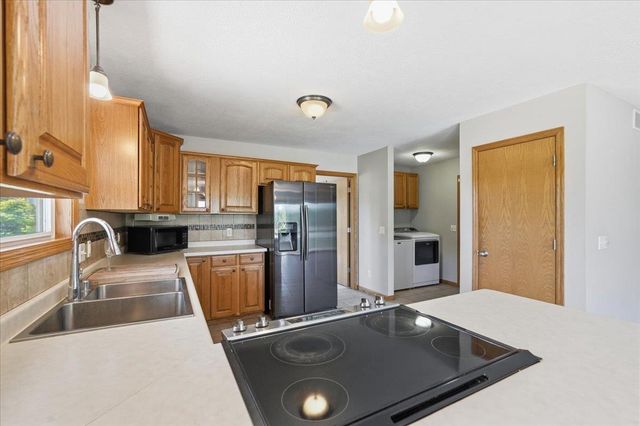 592 Abey Drive, Evansville, WI 53536