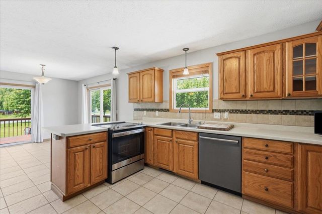 592 Abey Drive, Evansville, WI 53536