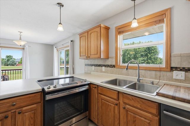 592 Abey Drive, Evansville, WI 53536