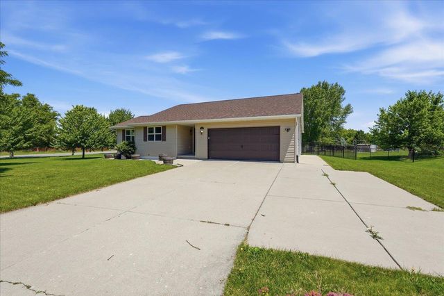 592 Abey Drive, Evansville, WI 53536