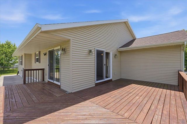 592 Abey Drive, Evansville, WI 53536