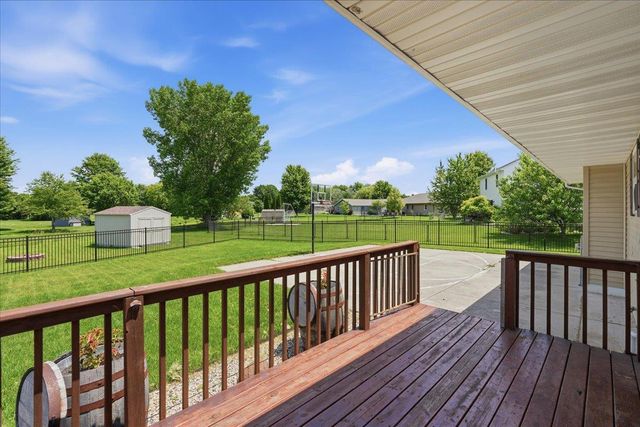 592 Abey Drive, Evansville, WI 53536