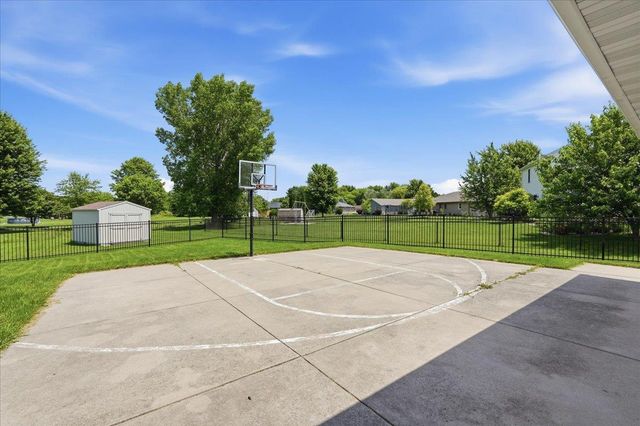 592 Abey Drive, Evansville, WI 53536