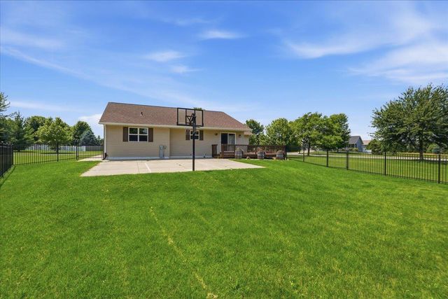 592 Abey Drive, Evansville, WI 53536
