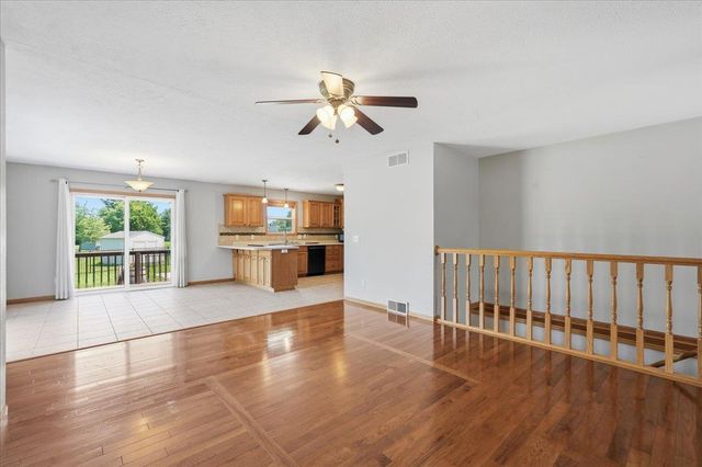 592 Abey Drive, Evansville, WI 53536