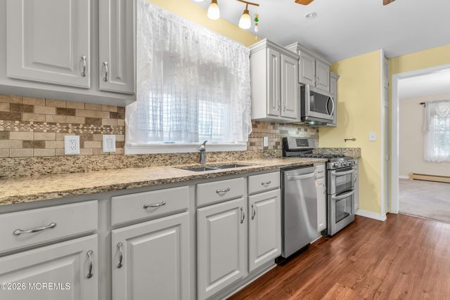 13 Grant Avenue, Toms River, NJ 08753