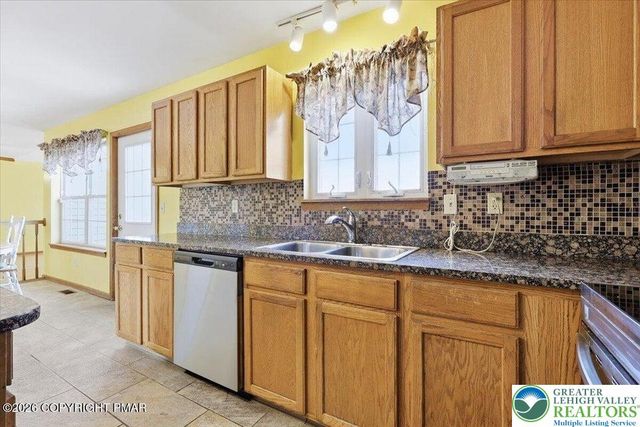 104 Corine Way, Ross Twp, PA 18353