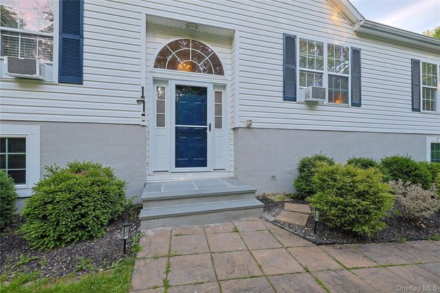 17 Cosmo Drive, Hopewell Junction, NY 12533