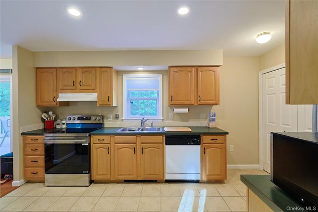 17 Cosmo Drive, Hopewell Junction, NY 12533