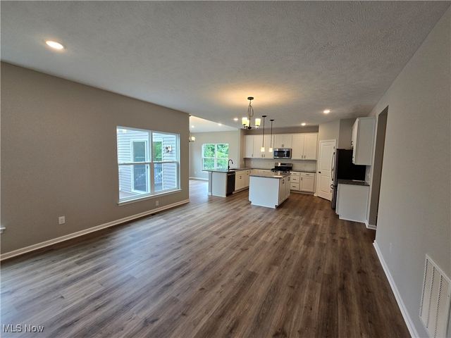 3375 Buckeye Trail, Green, OH 44685