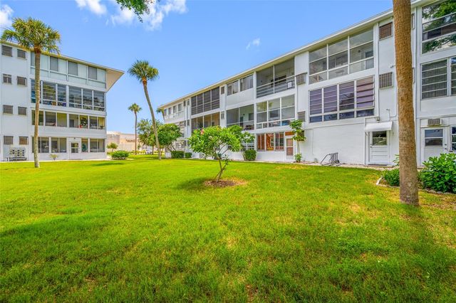 8075 112 STREET 104, Seminole, FL 33772