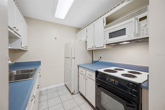 8075 112 STREET 104, Seminole, FL 33772