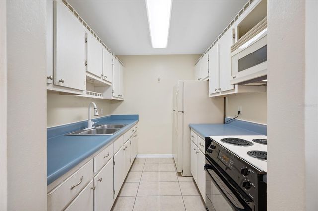 8075 112 STREET 104, Seminole, FL 33772