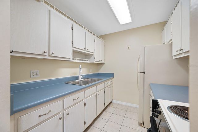 8075 112 STREET 104, Seminole, FL 33772