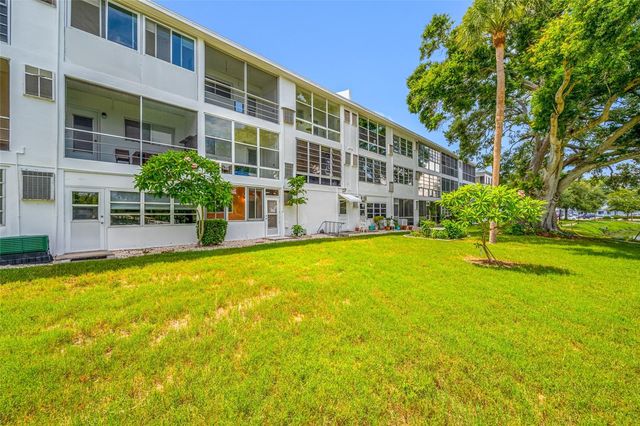 8075 112 STREET 104, Seminole, FL 33772