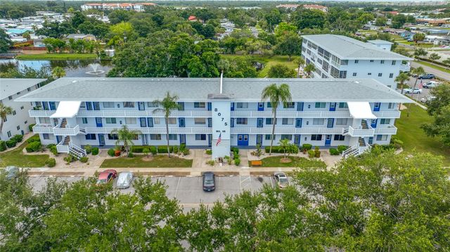 8075 112 STREET 104, Seminole, FL 33772