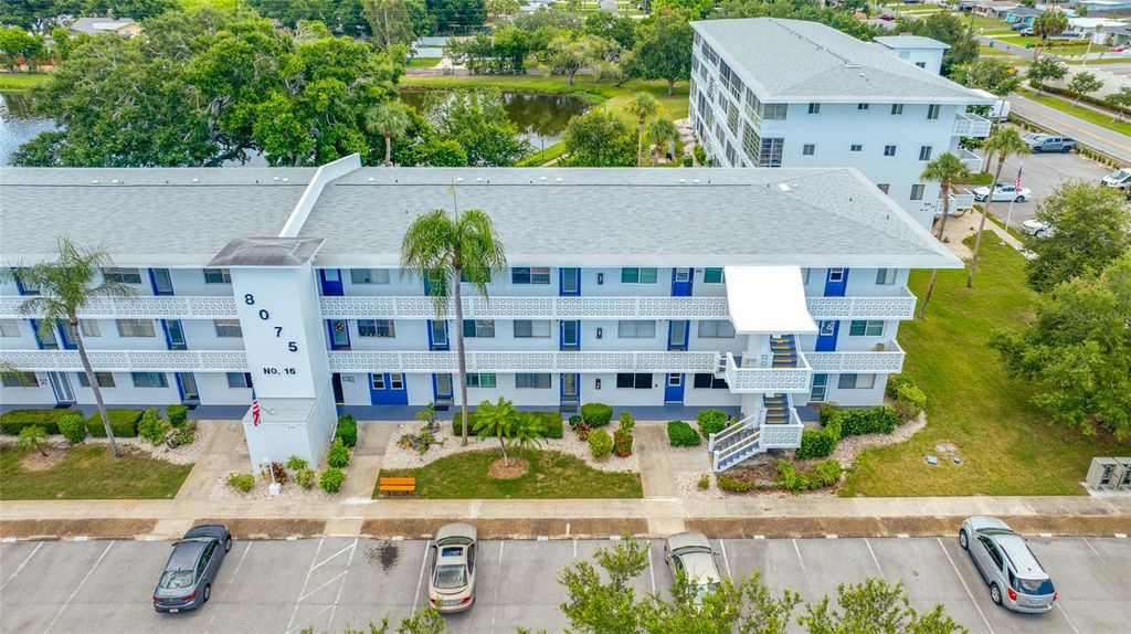 8075 112 STREET 104, Seminole, FL 33772