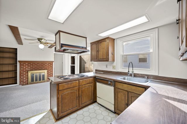 8604 IMPERIAL DR, Laurel, MD 20708