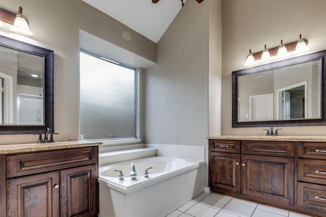 126 Crescent Bay Drive, League City, TX 77573