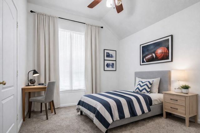 126 Crescent Bay Drive, League City, TX 77573