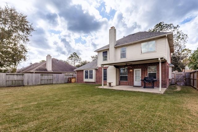 126 Crescent Bay Drive, League City, TX 77573