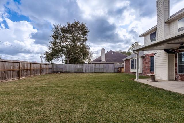 126 Crescent Bay Drive, League City, TX 77573