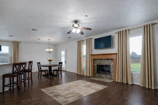 126 Crescent Bay Drive, League City, TX 77573