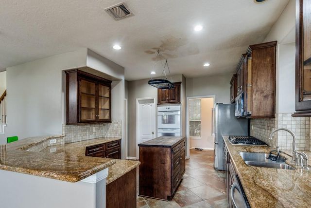 126 Crescent Bay Drive, League City, TX 77573