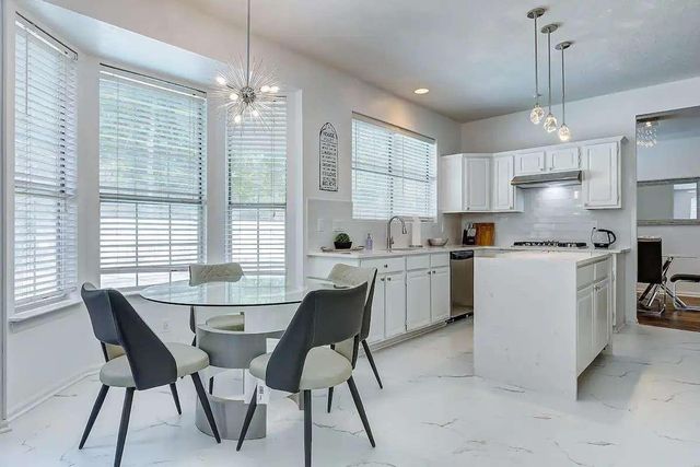 14 Dovetail Place, The Woodlands, TX 77381