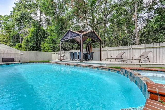 14 Dovetail Place, The Woodlands, TX 77381