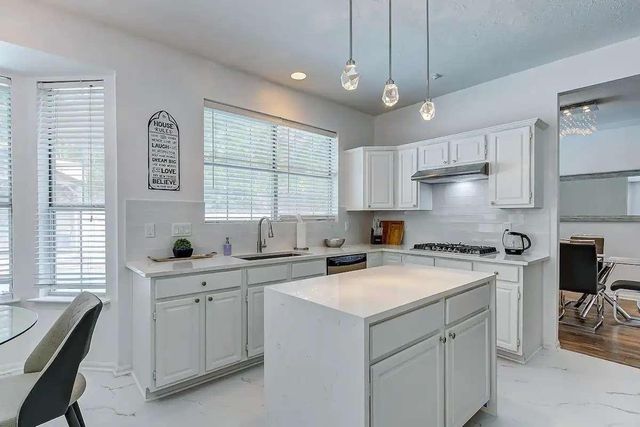 14 Dovetail Place, The Woodlands, TX 77381