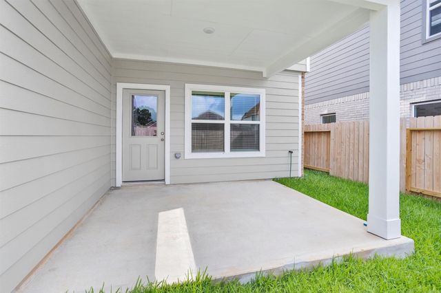 9749 Enclave Ridge Road, Willis, TX 77318