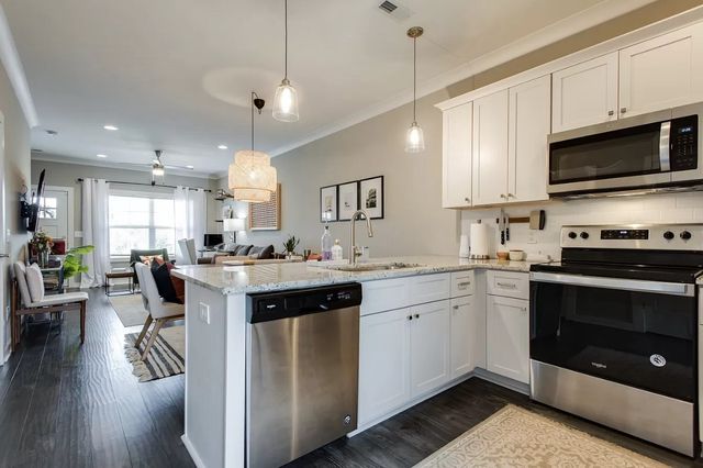 975 Ashland Place Dr, Nashville, TN 37218