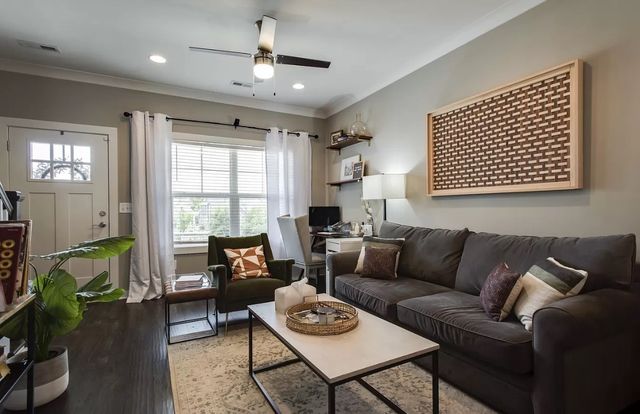 975 Ashland Place Dr, Nashville, TN 37218