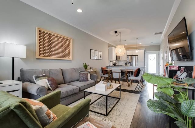 975 Ashland Place Dr, Nashville, TN 37218