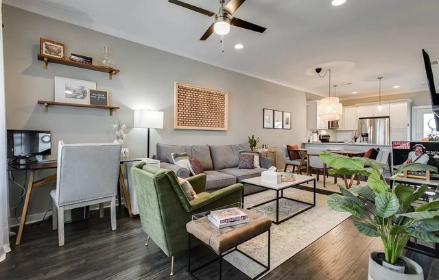 975 Ashland Place Dr, Nashville, TN 37218
