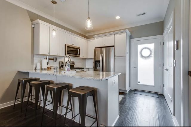 975 Ashland Place Dr, Nashville, TN 37218