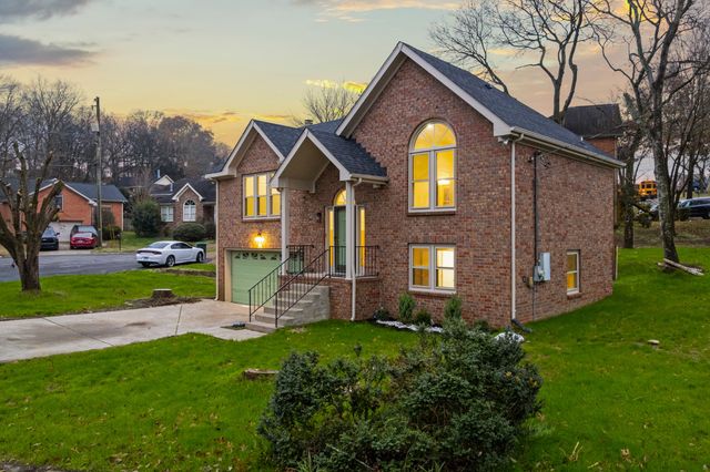 800 Carlisle Ct, N, Nashville, TN 37214