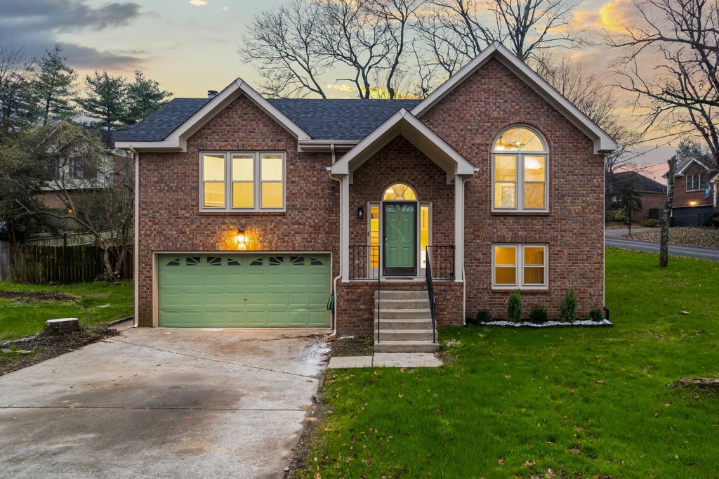 800 Carlisle Ct, N, Nashville, TN 37214