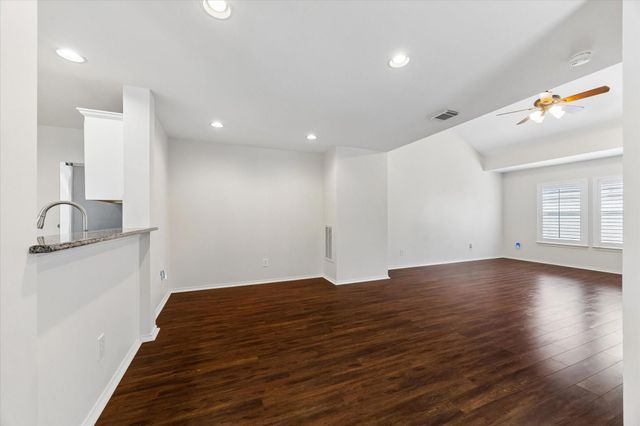 922 W Heights Hollow Lane W, Houston, TX 77007