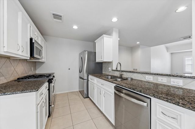 922 W Heights Hollow Lane W, Houston, TX 77007