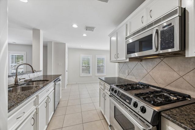 922 W Heights Hollow Lane W, Houston, TX 77007