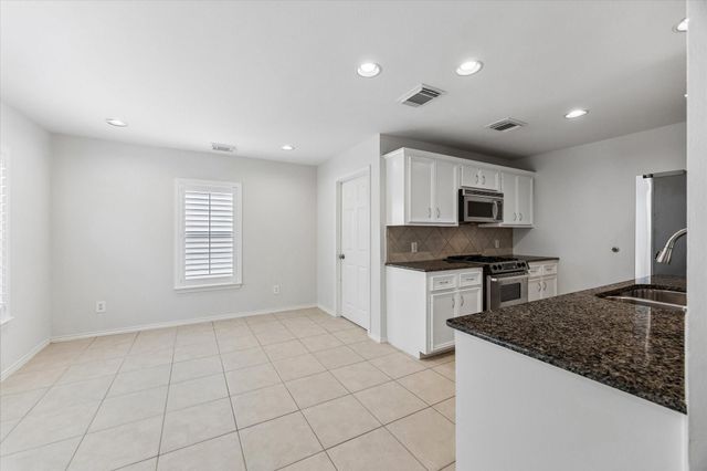 922 W Heights Hollow Lane W, Houston, TX 77007