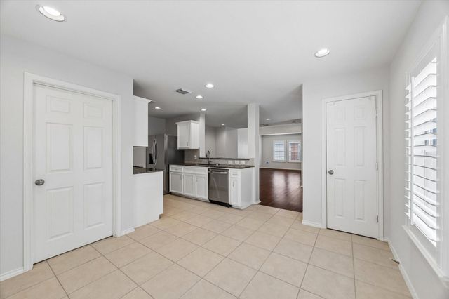 922 W Heights Hollow Lane W, Houston, TX 77007