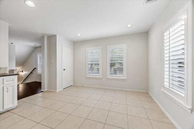 922 W Heights Hollow Lane W, Houston, TX 77007