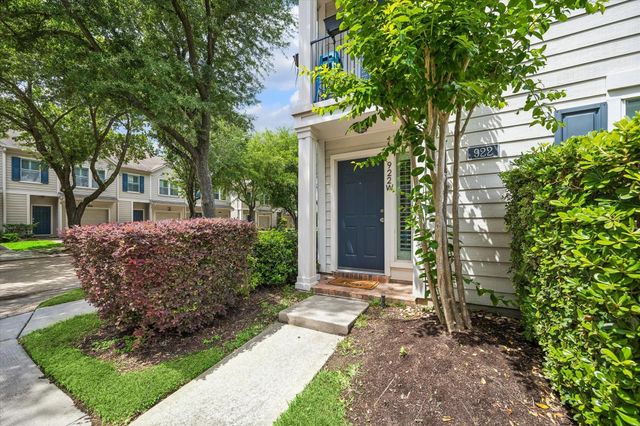 922 W Heights Hollow Lane W, Houston, TX 77007