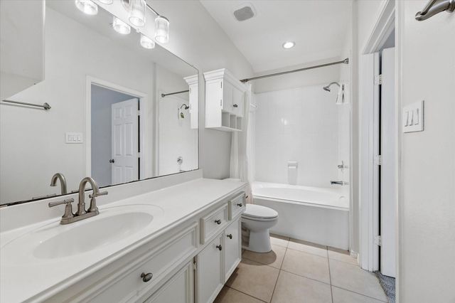 922 W Heights Hollow Lane W, Houston, TX 77007